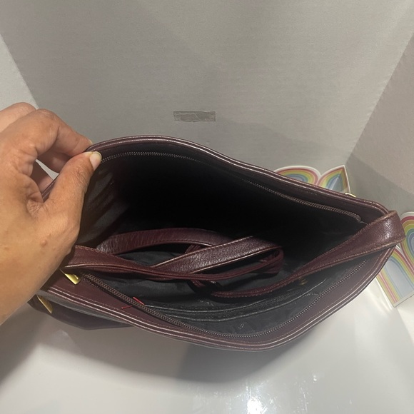 Stone Mountain Accessories Handbags - Stone Mountain Accessories Burgundy Shoulder Bag